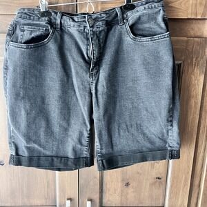 Time and Tru Black Stone Wash Hemed 5 Pocket Shorts Size 20 Mid Rise